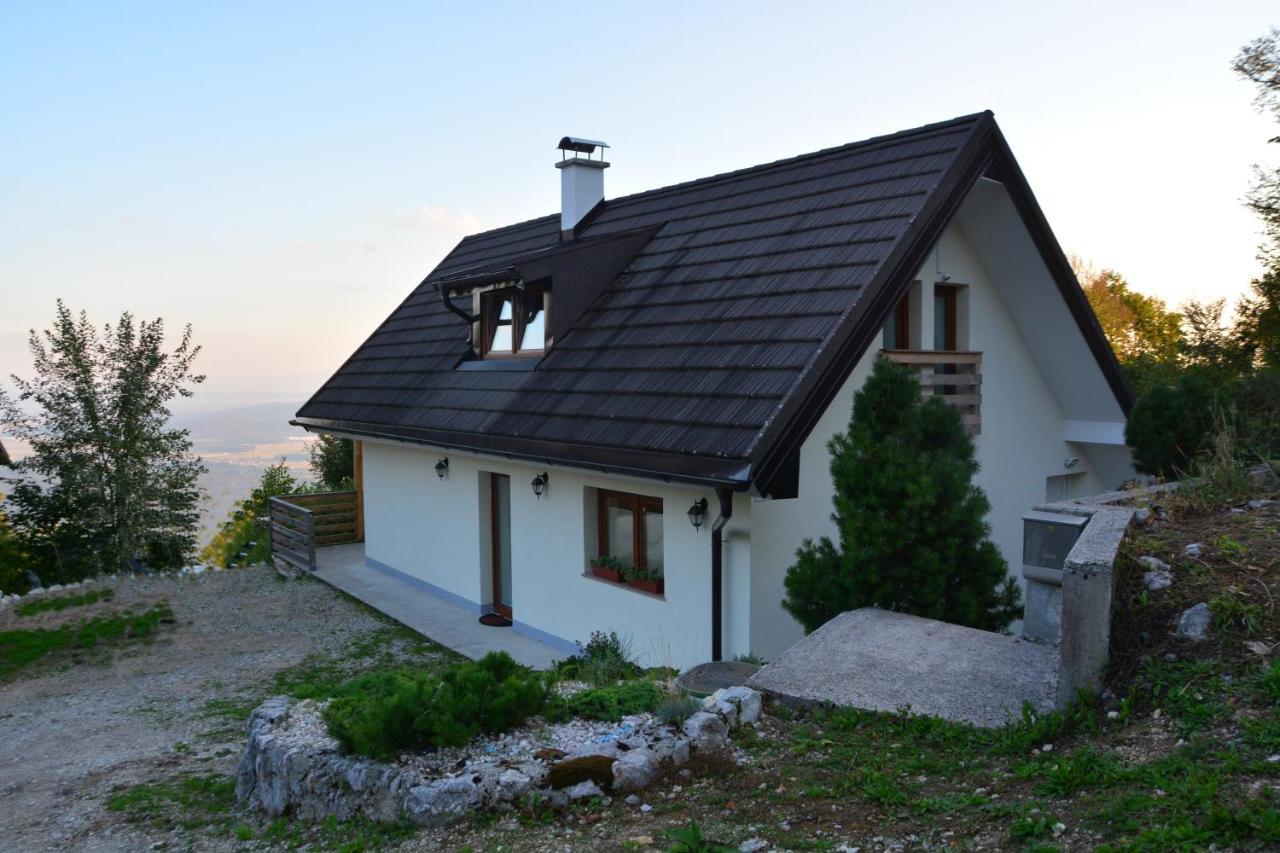 Вилла Hisa V Mesecini - Moonlight House Церклье-на-Гореньскем Экстерьер фото